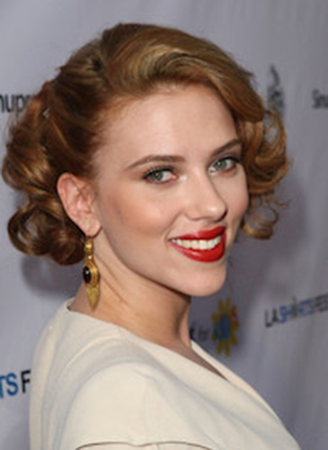 Scarlett Johansson's vintage curly style